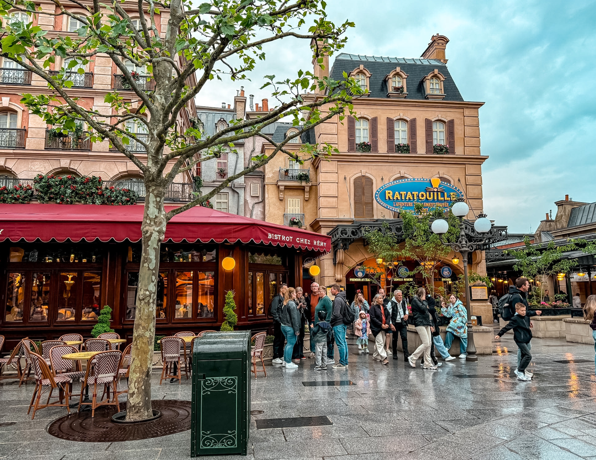Disneyland Paris Guide (2).png